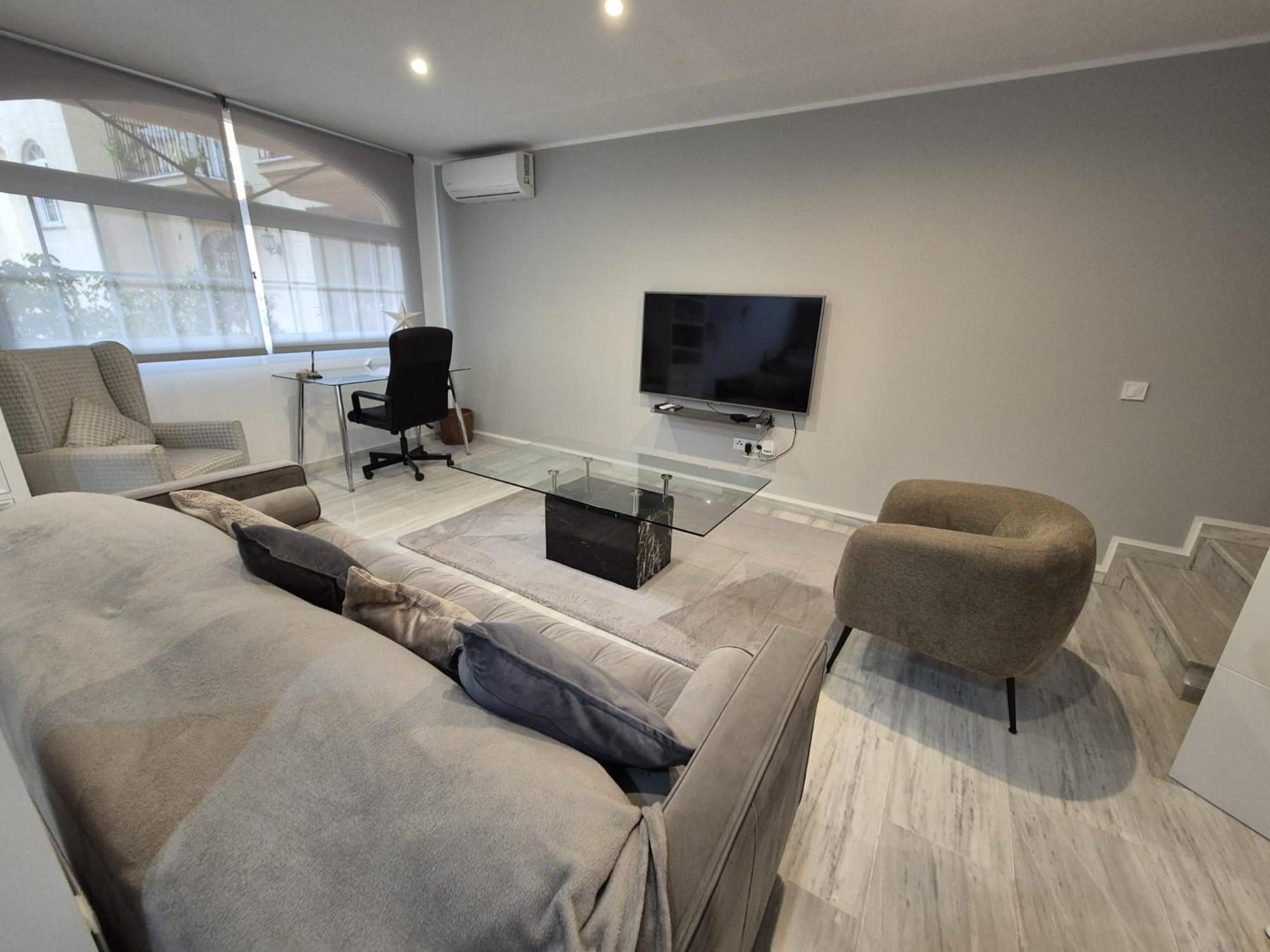 Luxurious Three Bedroom Duplex Apt Close To Beach フエンヒロラ エクステリア 写真